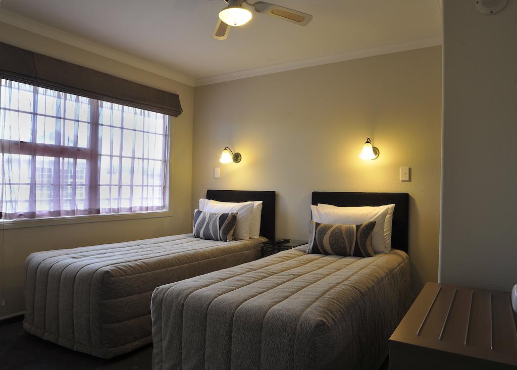 ซิลเวอร์ เฟิร์น แอคคอมโมเดชั่น แอนด์ สปา Motel โรโตรัว ภายนอก รูปภาพ A typical motel room