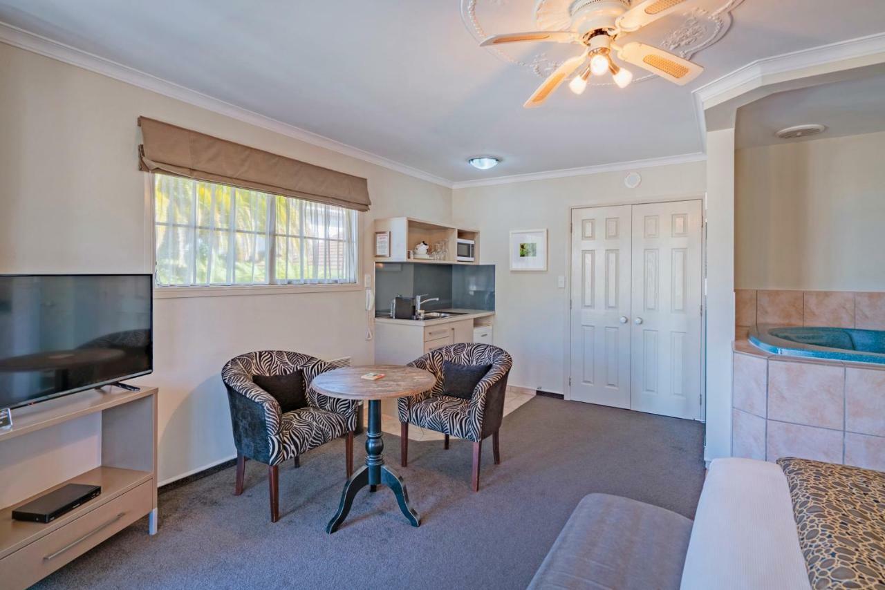 ซิลเวอร์ เฟิร์น แอคคอมโมเดชั่น แอนด์ สปา Motel โรโตรัว ภายนอก รูปภาพ A typical studio apartment