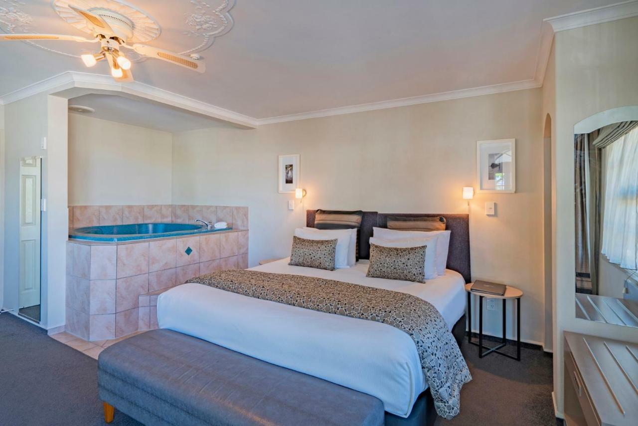 ซิลเวอร์ เฟิร์น แอคคอมโมเดชั่น แอนด์ สปา Motel โรโตรัว ภายนอก รูปภาพ A suite at the hotel