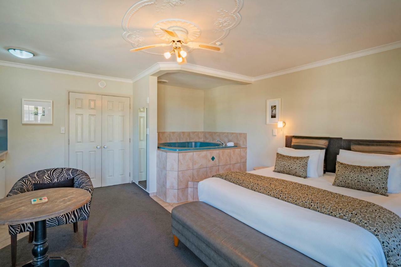 ซิลเวอร์ เฟิร์น แอคคอมโมเดชั่น แอนด์ สปา Motel โรโตรัว ภายนอก รูปภาพ A room at the hotel