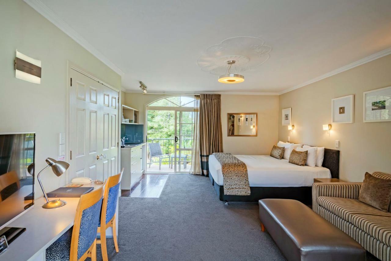 ซิลเวอร์ เฟิร์น แอคคอมโมเดชั่น แอนด์ สปา Motel โรโตรัว ภายนอก รูปภาพ Studio apartment