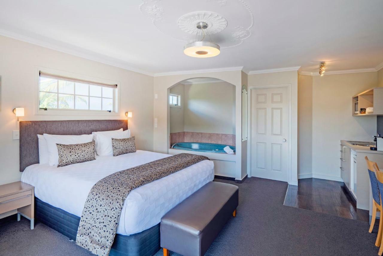 ซิลเวอร์ เฟิร์น แอคคอมโมเดชั่น แอนด์ สปา Motel โรโตรัว ภายนอก รูปภาพ A suite at the hotel