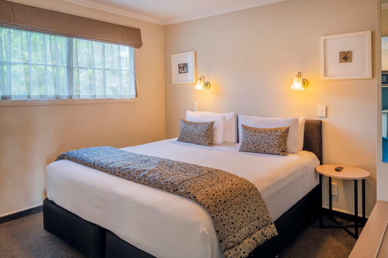 ซิลเวอร์ เฟิร์น แอคคอมโมเดชั่น แอนด์ สปา Motel โรโตรัว ภายนอก รูปภาพ A bedroom at the hotel