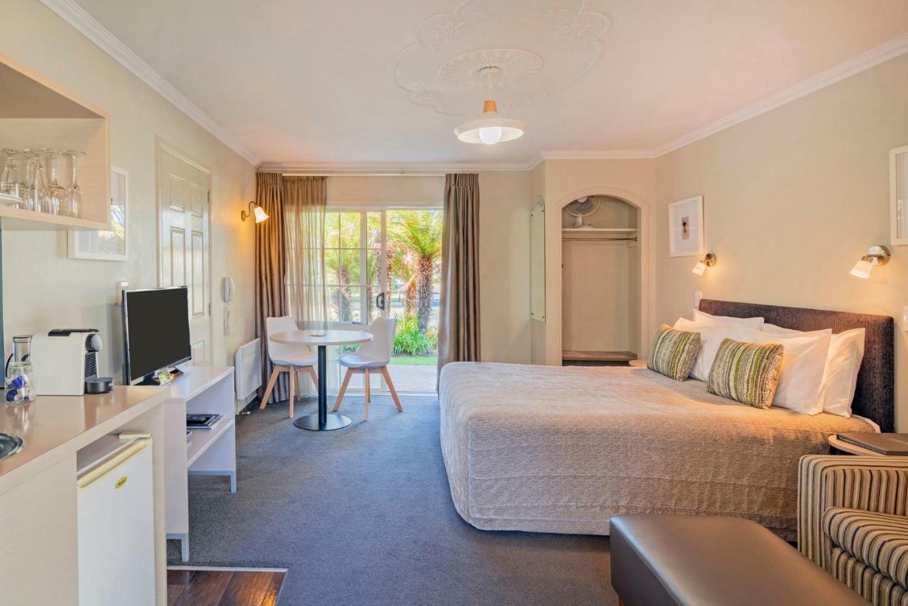 ซิลเวอร์ เฟิร์น แอคคอมโมเดชั่น แอนด์ สปา Motel โรโตรัว ภายนอก รูปภาพ A typical room at the hotel