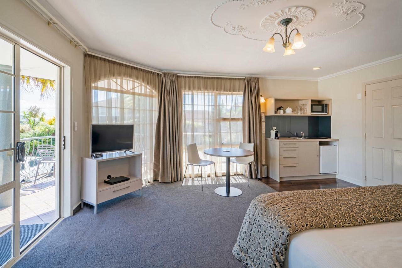 ซิลเวอร์ เฟิร์น แอคคอมโมเดชั่น แอนด์ สปา Motel โรโตรัว ภายนอก รูปภาพ Studio apartment