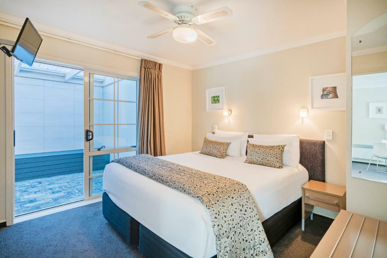 ซิลเวอร์ เฟิร์น แอคคอมโมเดชั่น แอนด์ สปา Motel โรโตรัว ภายนอก รูปภาพ A bedroom at the hotel