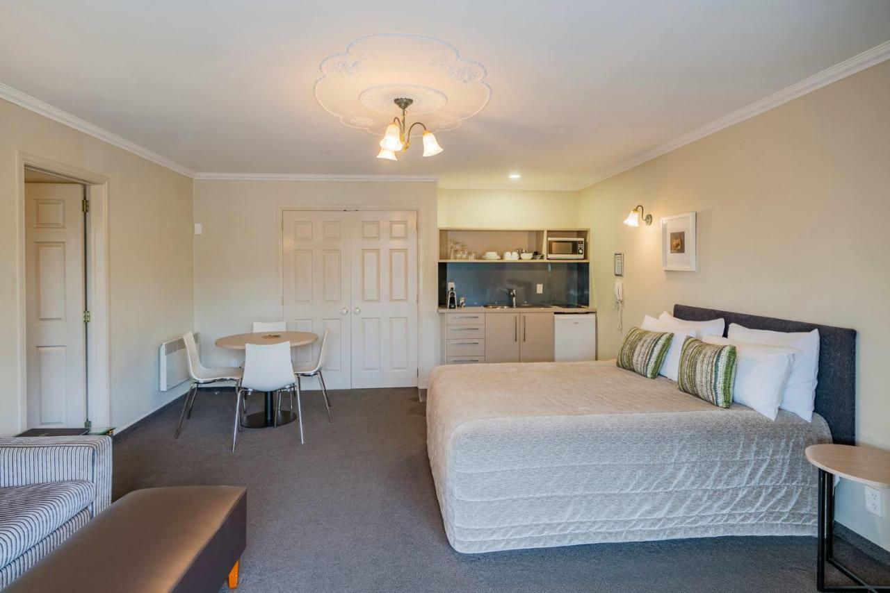 ซิลเวอร์ เฟิร์น แอคคอมโมเดชั่น แอนด์ สปา Motel โรโตรัว ภายนอก รูปภาพ A studio apartment in New Zealand