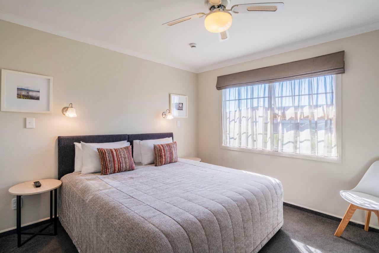 ซิลเวอร์ เฟิร์น แอคคอมโมเดชั่น แอนด์ สปา Motel โรโตรัว ภายนอก รูปภาพ A bedroom at the hotel