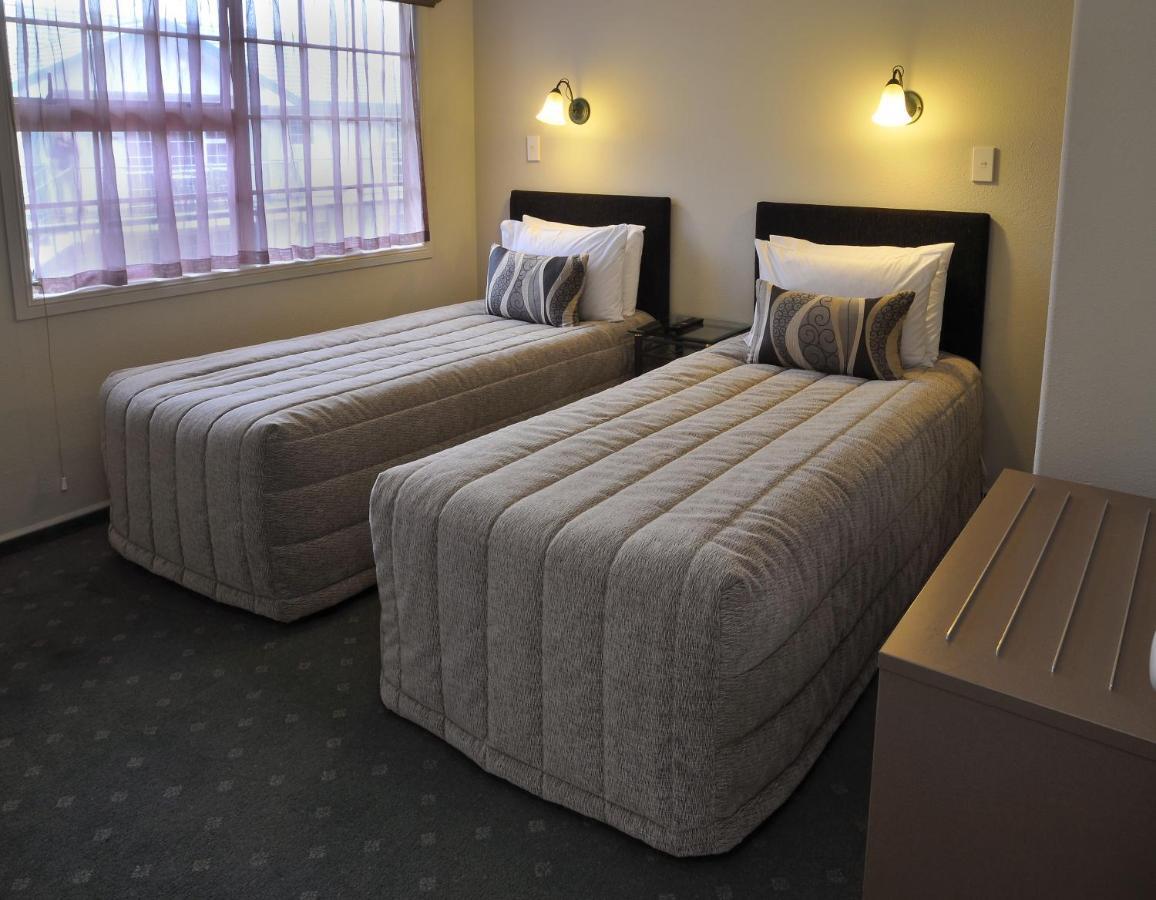 ซิลเวอร์ เฟิร์น แอคคอมโมเดชั่น แอนด์ สปา Motel โรโตรัว ภายนอก รูปภาพ A typical motel room
